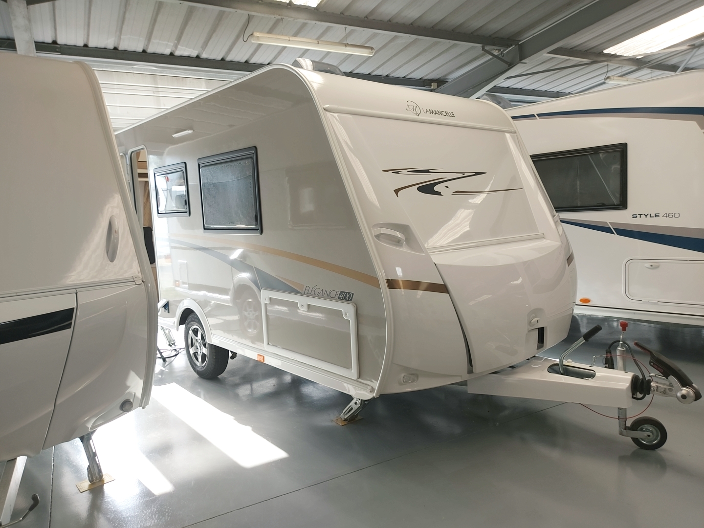 Caravane La Mancelle ELEGANCE 400 CLM Compacte, Lit central